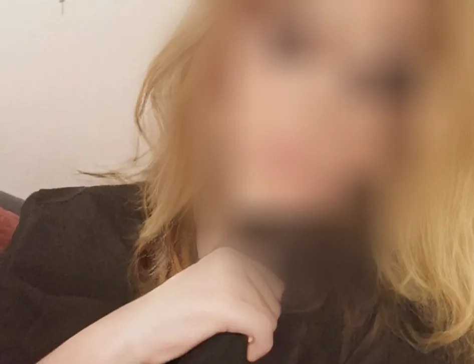 Amina, 27