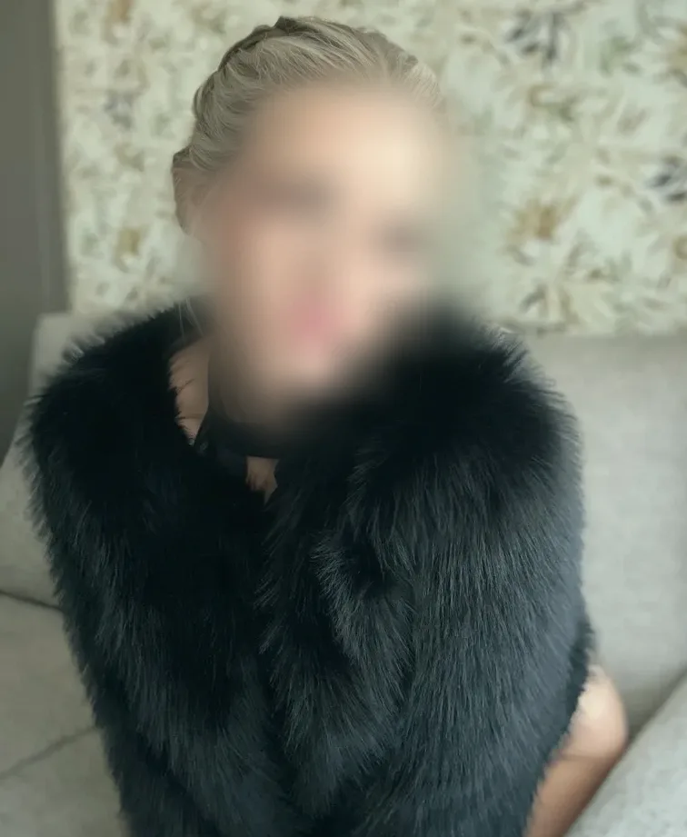 Isabella, 32