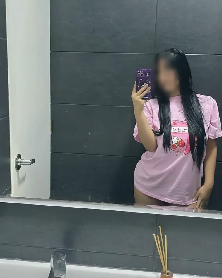 Katrine, 29
