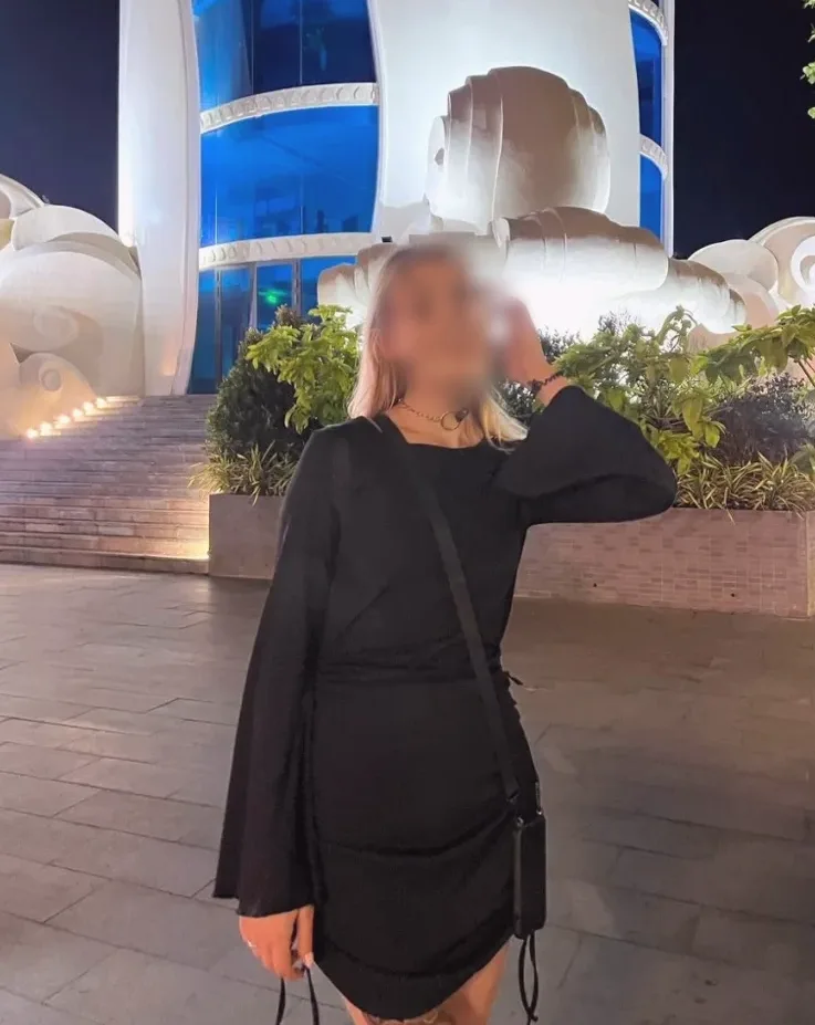 Laura, 26