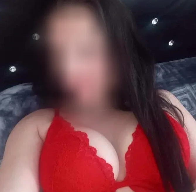 Rosa, 35